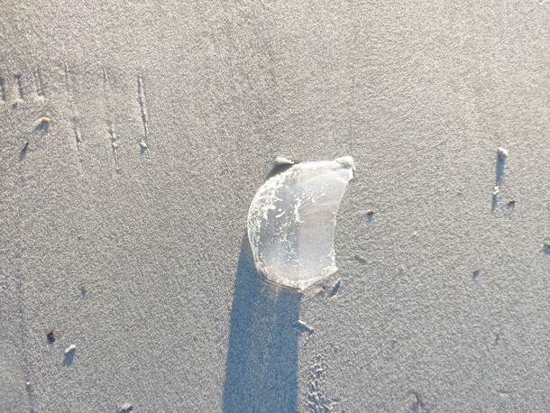 Vidrio blanco de una botella.